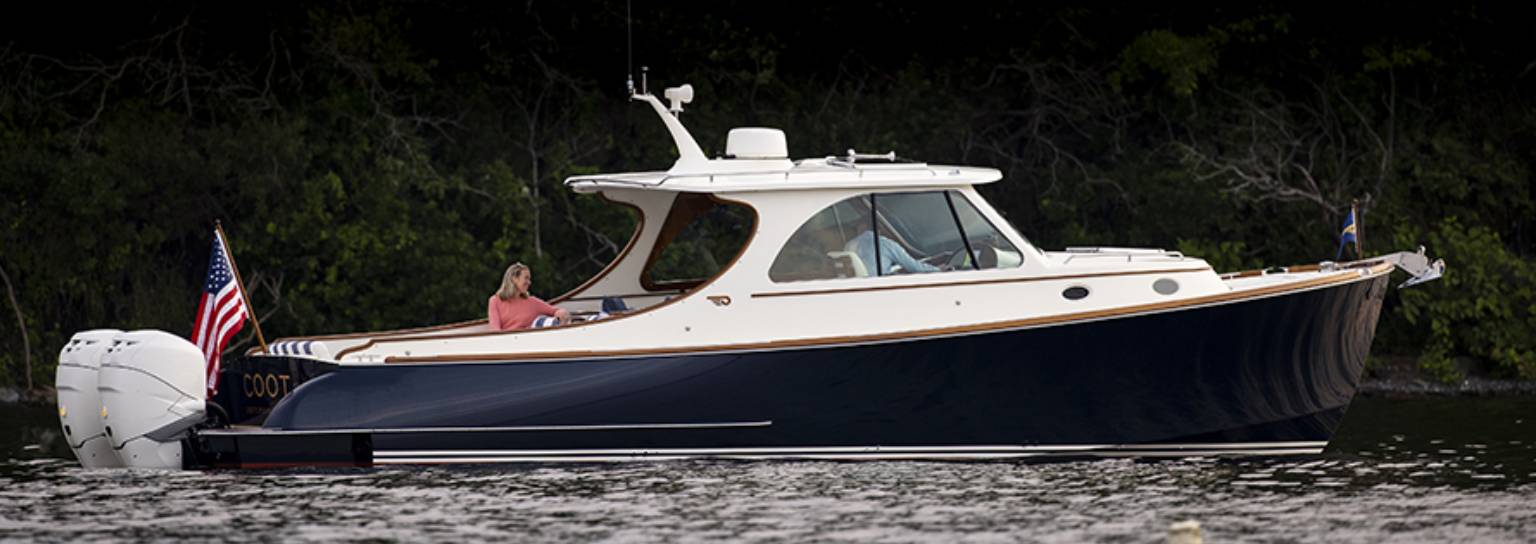 HINCKLEY YACHTS DELIVERS FIRST HINCKLEY 35