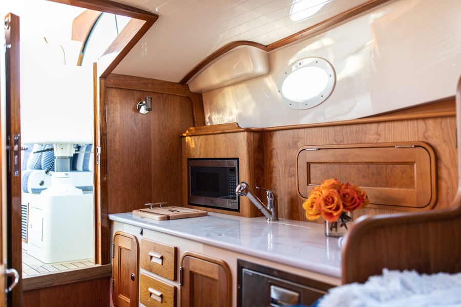 Hinckley 35
