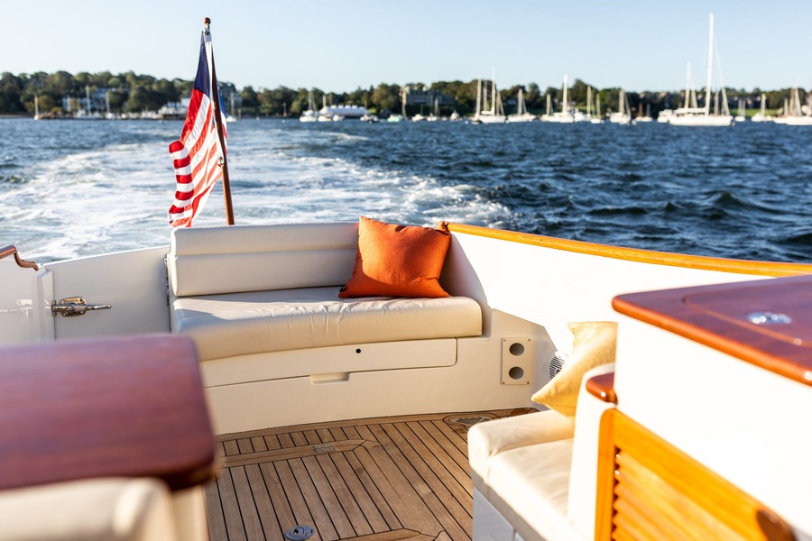 Picnic Boat 37
