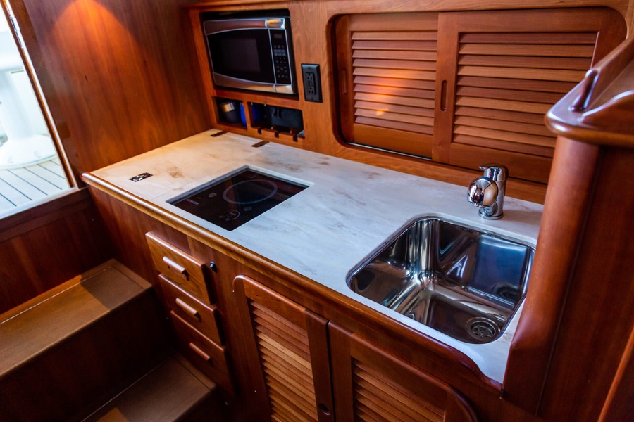 Picnic Boat 37