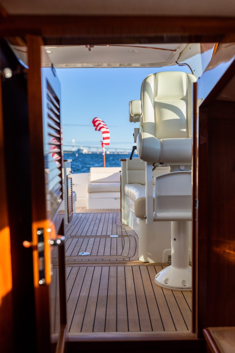 Picnic Boat 37