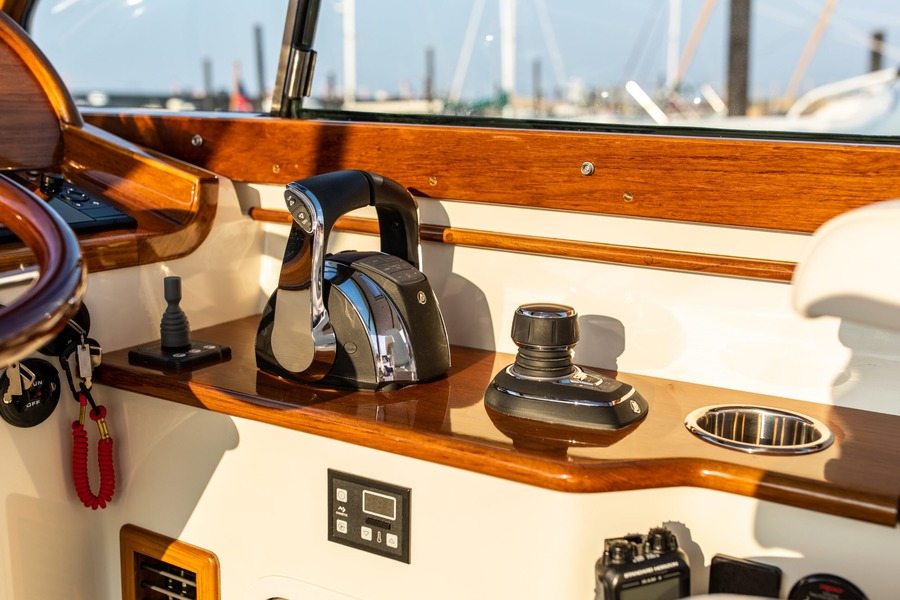 Hinckley 35