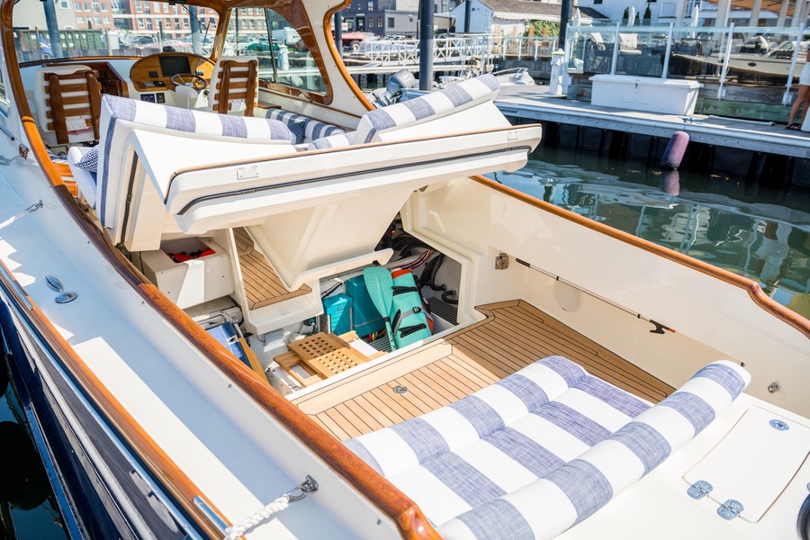 Hinckley 35