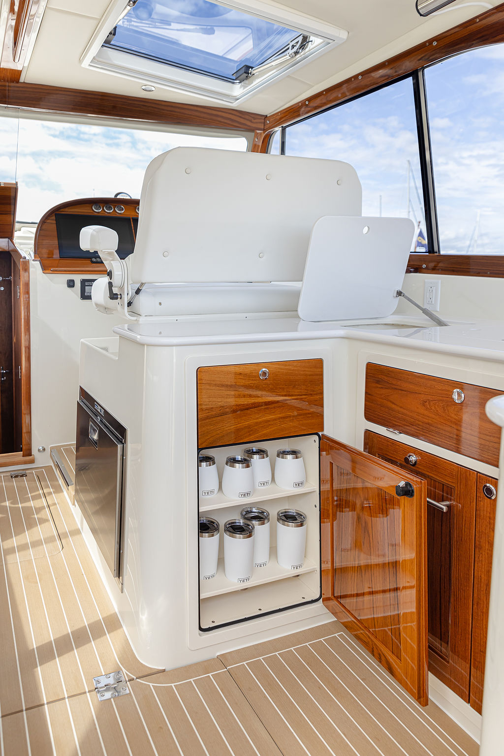 Picnic Boat 39