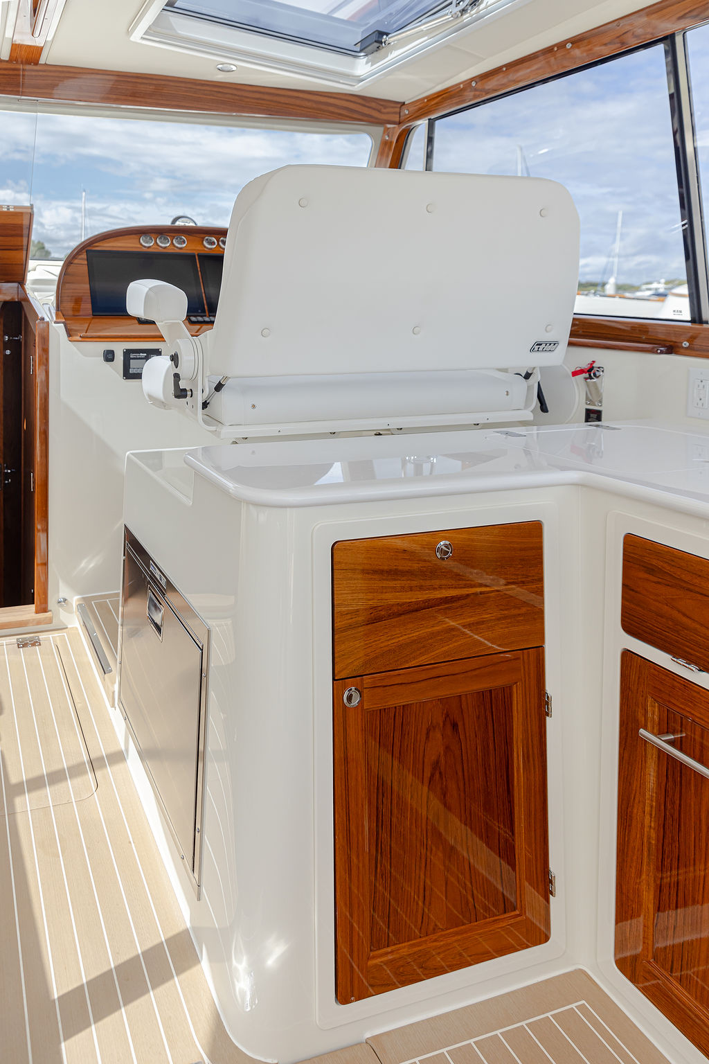 Picnic Boat 39