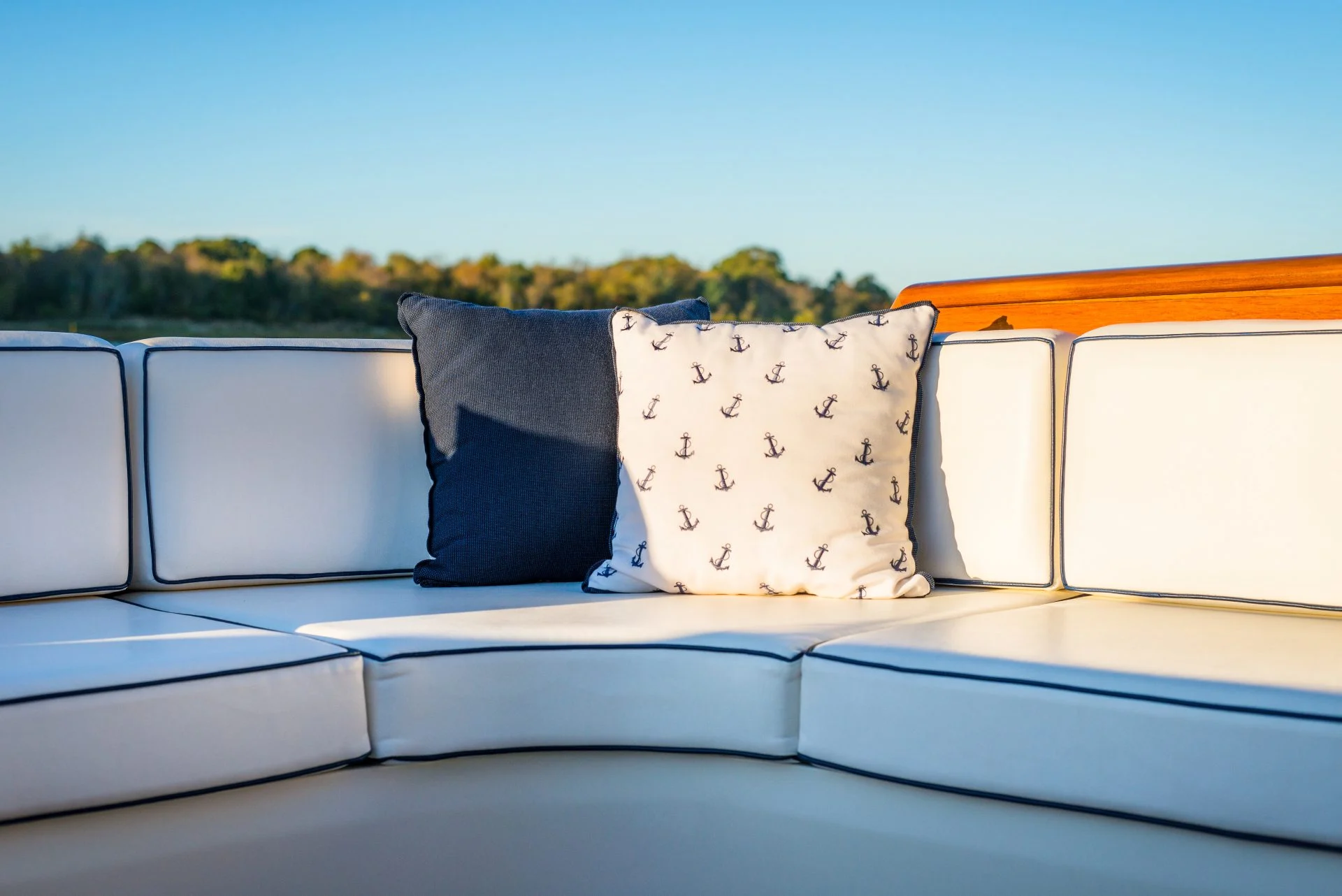 Hinckley Talaria55