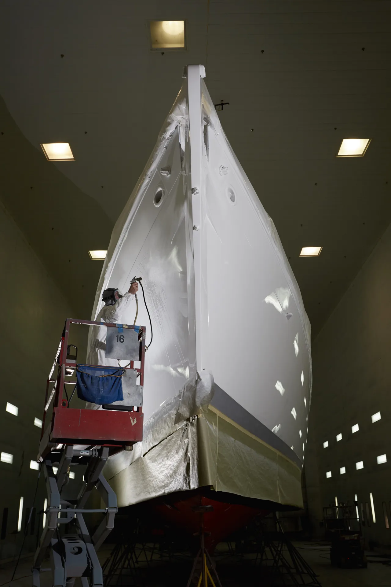 Hinckley Yacht Services Portsmouth paint booth with yacht inside.